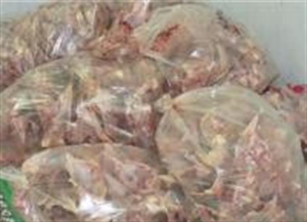 کشف یک کارگاه غیر مجاز تولید خمیر مرغ در کرمانشاه